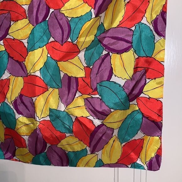 Pretty colorful leaves polyester scarf - Picture 3 of 6